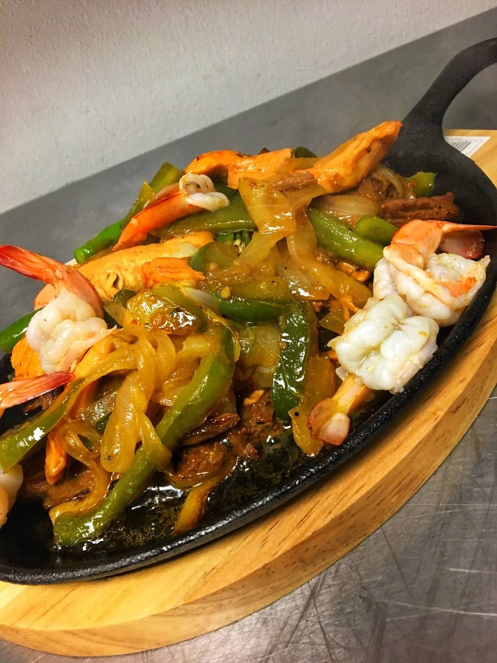 El Salvadors Italian Restaurant | 485 E County Line Rd, Hatboro, PA 19040, USA | Phone: (724) 952-5192