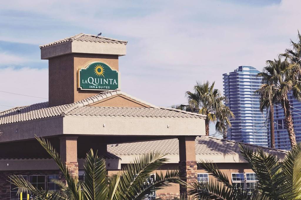 La Quinta Inn & Suites by Wyndham Las Vegas Tropicana | 4975 S Valley View Blvd, Las Vegas, NV 89118, USA | Phone: (702) 798-7736