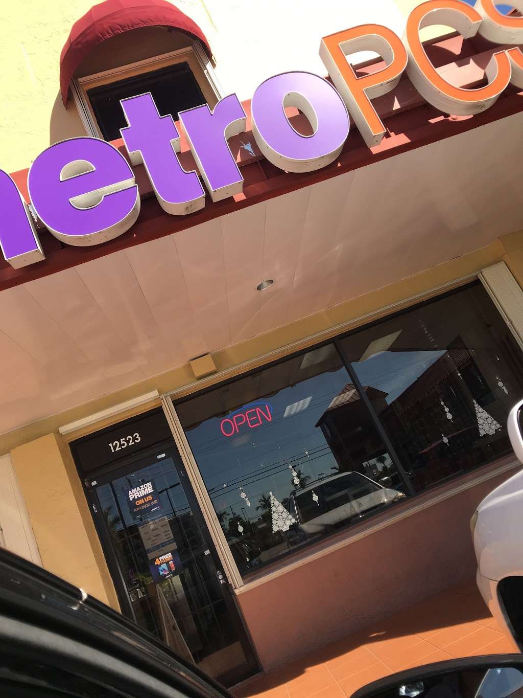 Metro by T-Mobile | 12523 W Okeechobee Rd, Hialeah Gardens, FL 33018 | Phone: (305) 819-0337