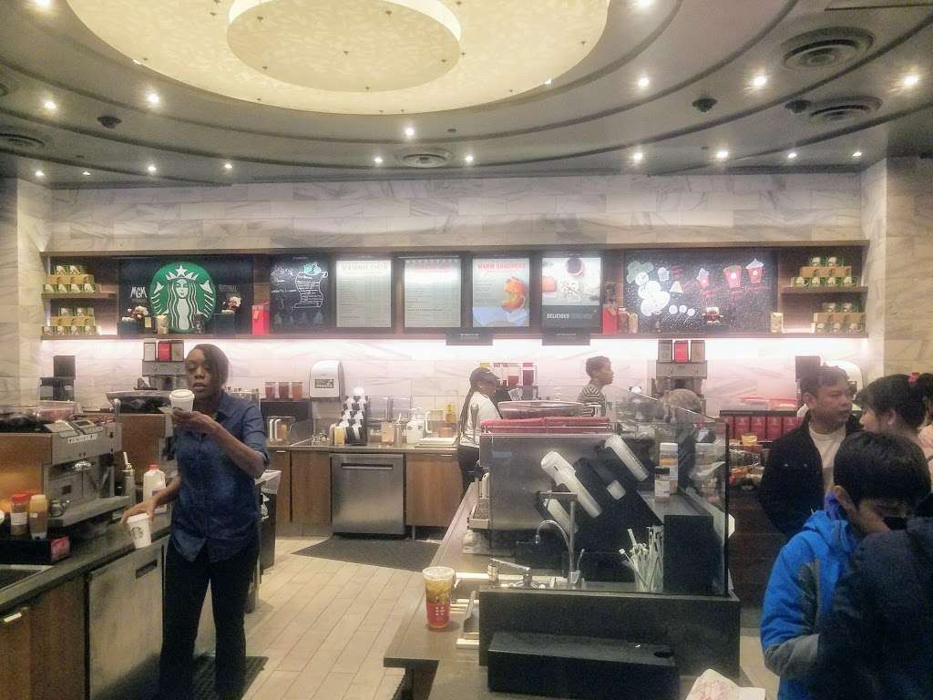 Starbucks | 7200 MGM National Ave, Oxon Hill, MD 20745, USA