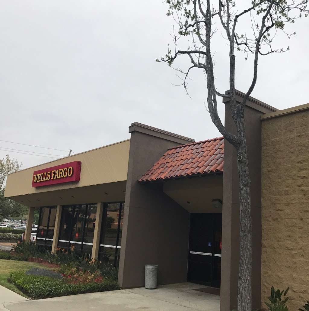Wells Fargo Bank | 2740 Cochran St, Simi Valley, CA 93065, USA | Phone: (805) 583-0607