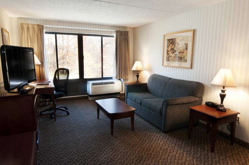 Hampton Inn & Suites Fairfield | 118-124 Route 46 East, Fairfield, NJ 07004 | Phone: (973) 575-5777