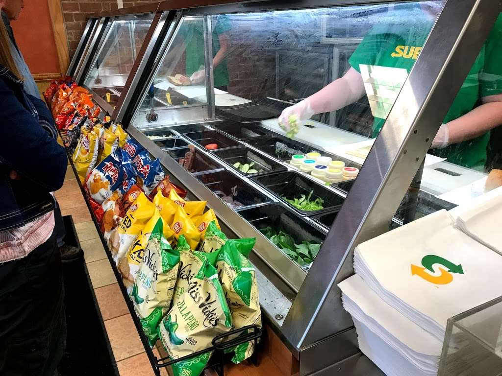 Subway Restaurants | 40 W Terra Cotta Ave, Crystal Lake, IL 60014, USA | Phone: (815) 455-7373