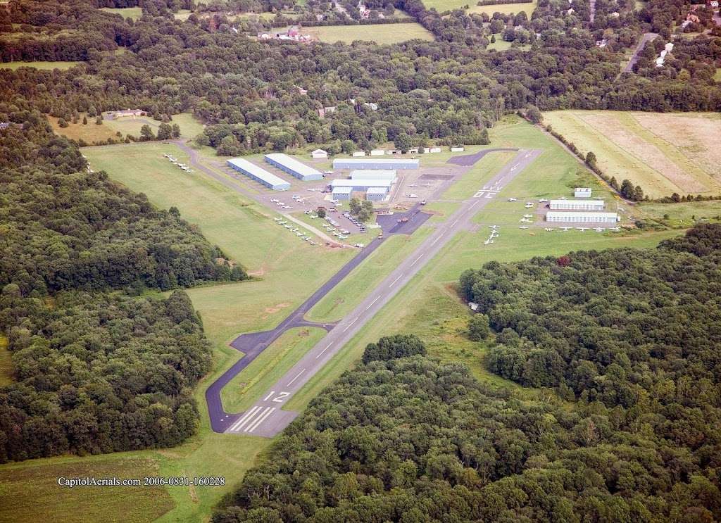 Somerset Airport | 150 Airport Rd, Bedminster Township, NJ 07921, USA | Phone: (908) 722-2444