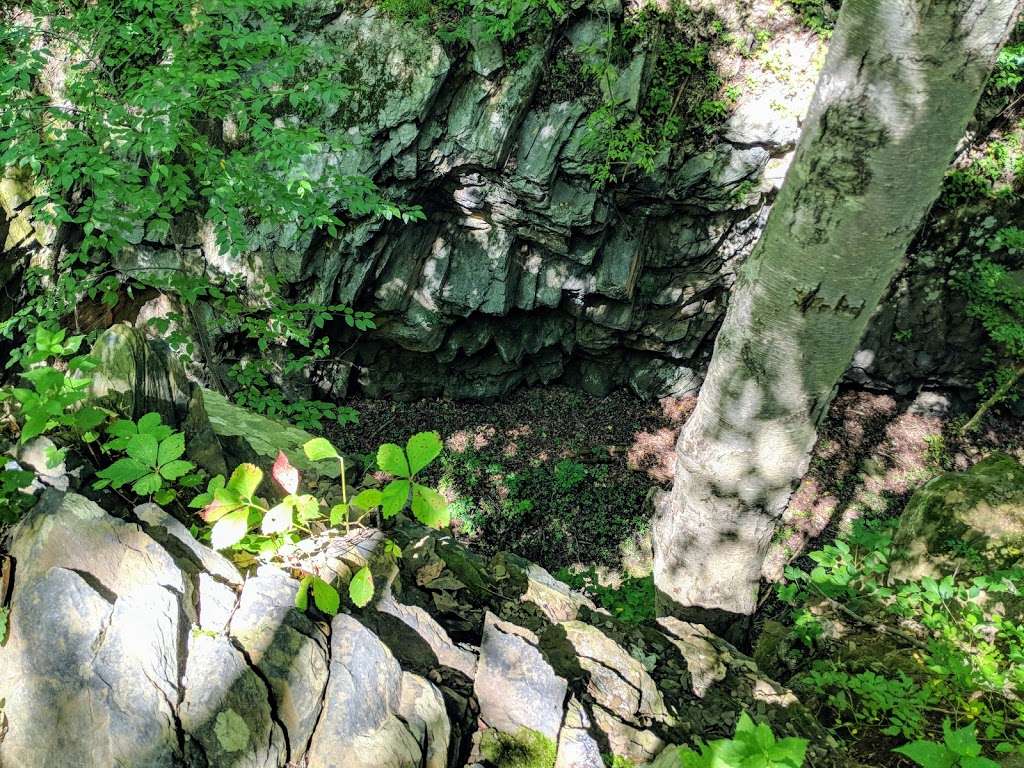 Weverton Cliffs Parking Lot | Weverton Cliffs Road, Knoxville, MD 21758