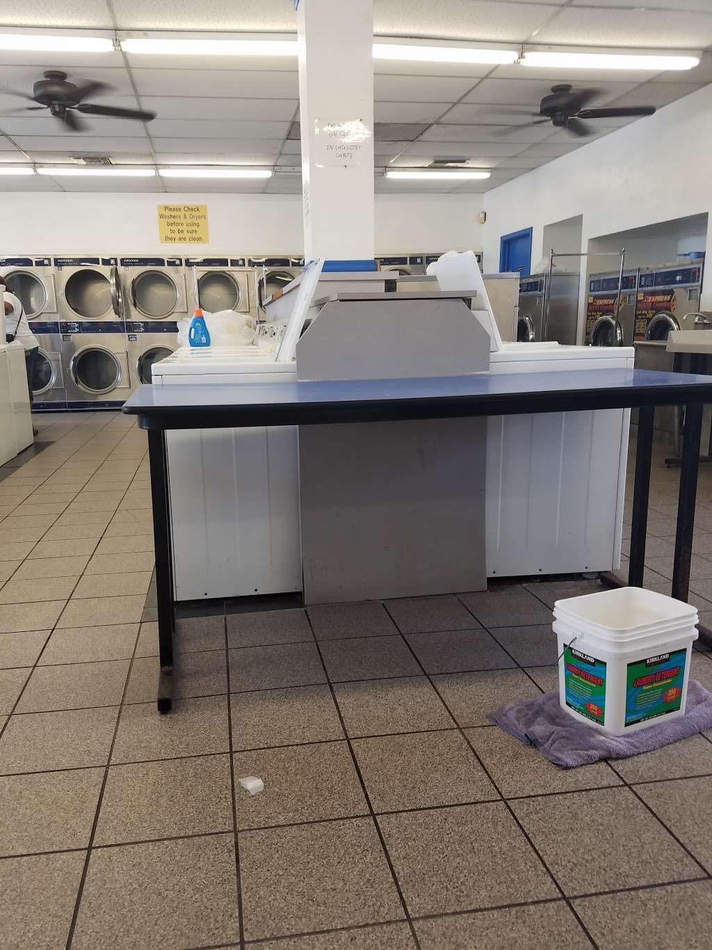 The Laundry Room and Car Wash | 1575 E Baseline Rd, Phoenix, AZ 85042, USA | Phone: (602) 276-5768