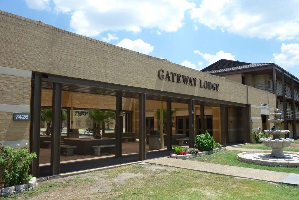 Gateway Lodge | 2235 Andrews Ave, San Antonio, TX 78236, USA | Phone: (210) 671-4215