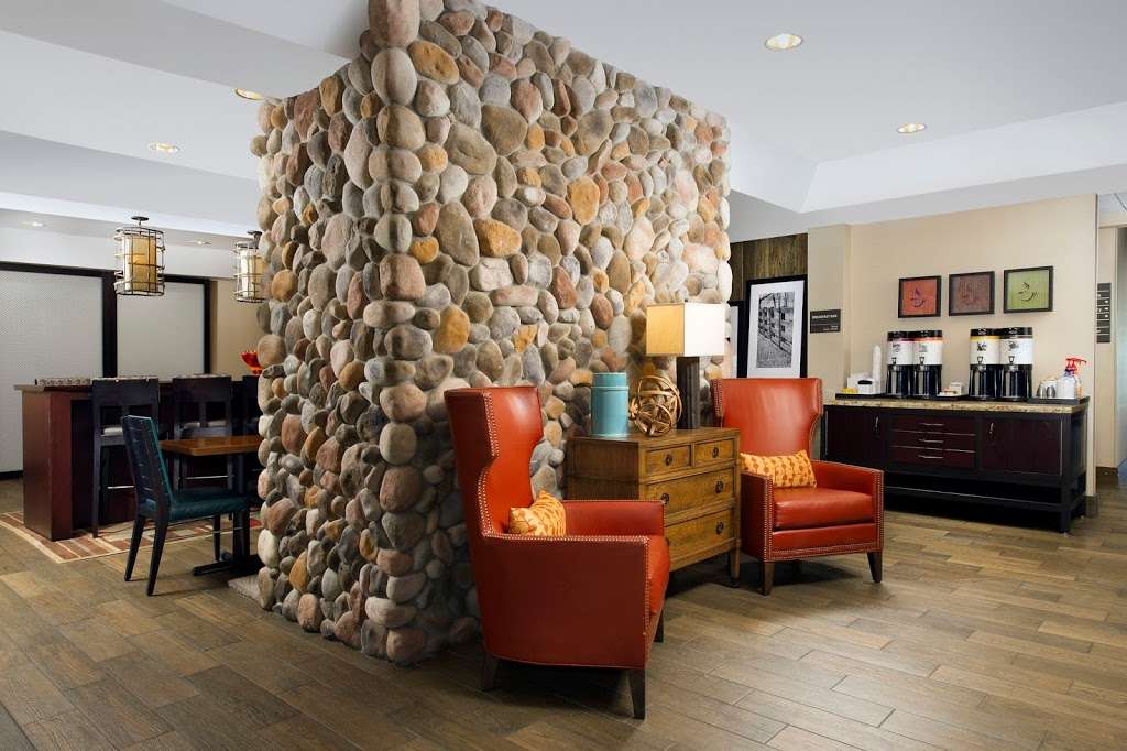 Hampton Inn Kansas City-Village West | 1400 Village West Pkwy, Kansas City, KS 66111, USA | Phone: (913) 328-1400