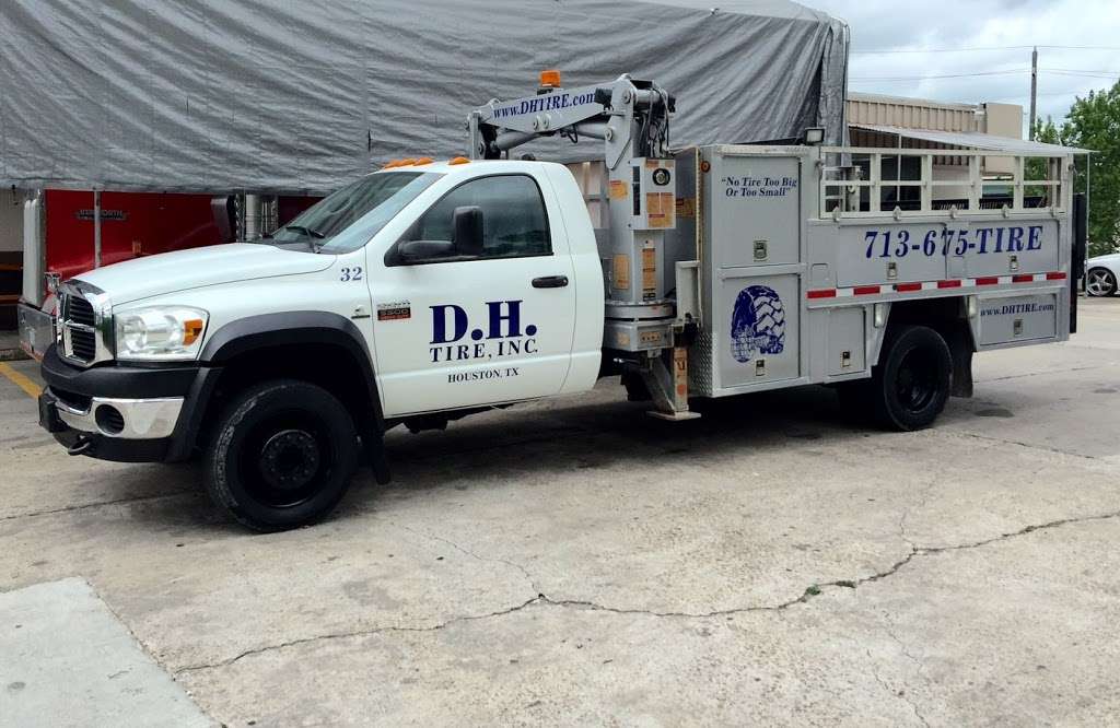 D.H. Tire Truck Tire Center 1039, 3611 N McCarty St, Houston, TX