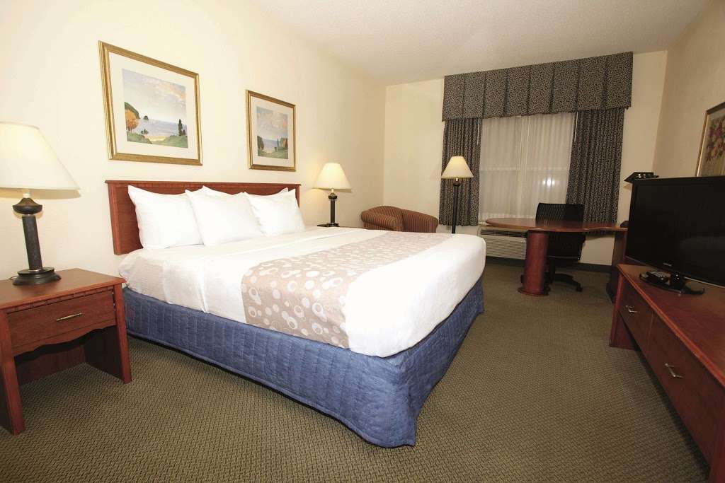 La Quinta Inn & Suites by Wyndham Milwaukee SW New Berlin | 15300 West Rock Ridge Rd, New Berlin, WI 53151, USA | Phone: (262) 717-0900