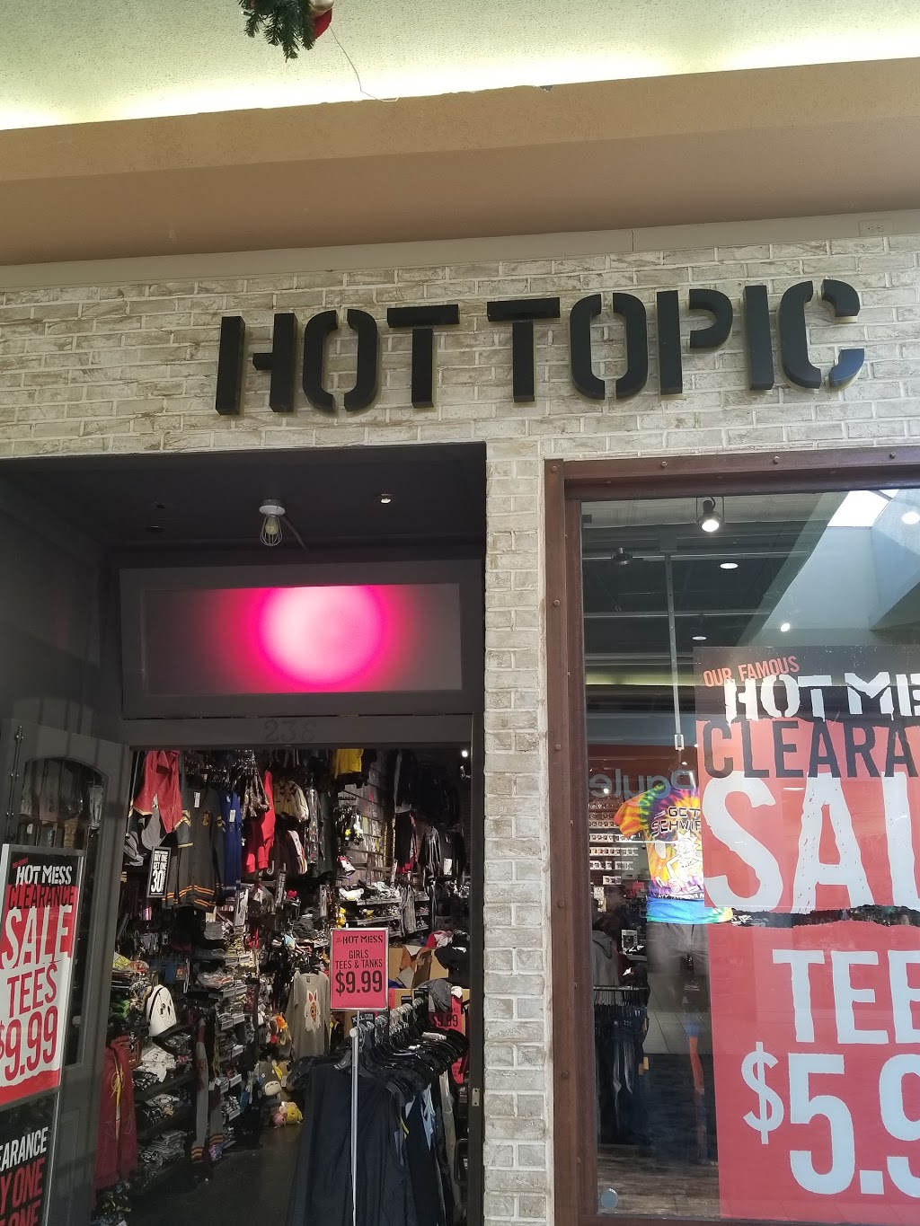 Hot Topic | 4801 Outer Loop, Louisville, KY 40219, USA | Phone: (502) 962-8018