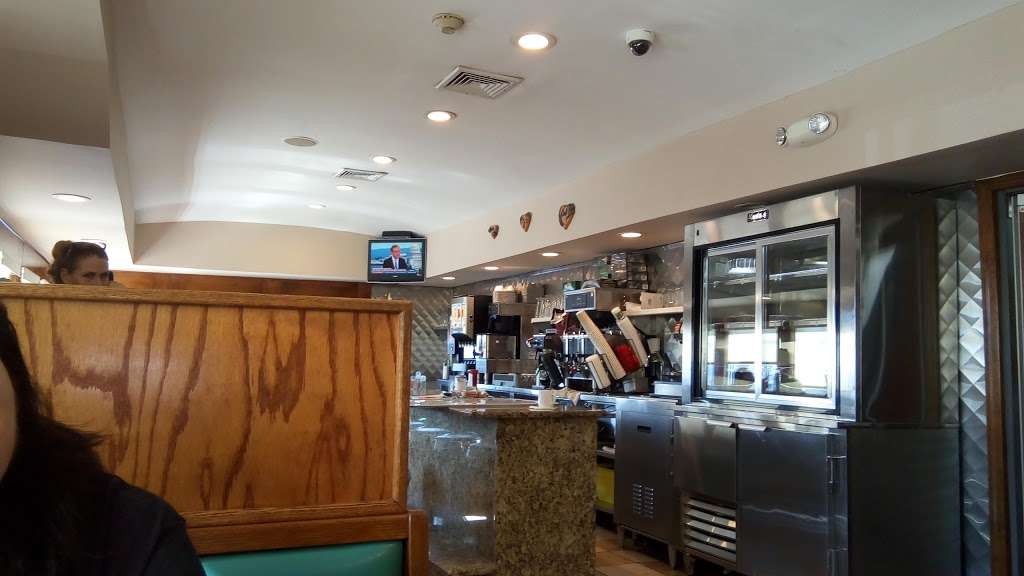 Sungate Diner | 1000 Green St, Marcus Hook, PA 19061 | Phone: (610) 494-8084