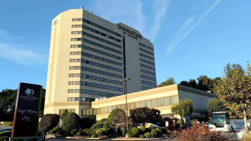 DoubleTree by Hilton Hotel Fort Lee - George Washington Bridge | 2117 Route 4 Eastbound, Fort Lee, NJ 07024 | Phone: (201) 461-9000