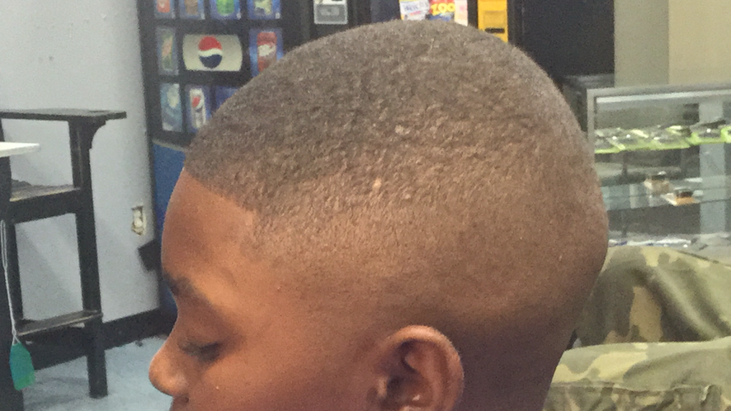 Fraziers Barbershop | 1947 Lower Hunters Trace, Louisville, KY 40216, USA | Phone: (502) 821-1281