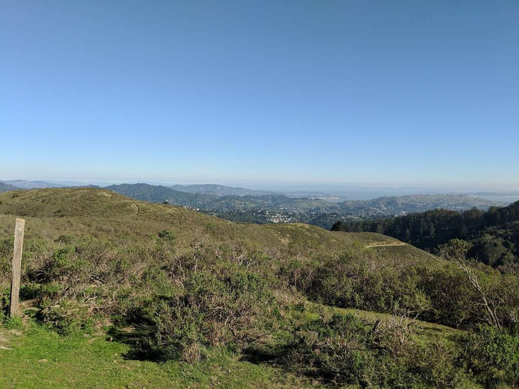 Tennessee Valley - Muir Beach / Tam Overlook | Yggdrasil Trail, Sausalito, CA 94965, USA