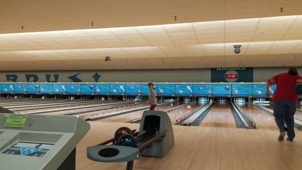 Stardust Bowl 3 | 1330 Sheffield Ave, Dyer, IN 46311, USA | Phone: (219) 322-3666