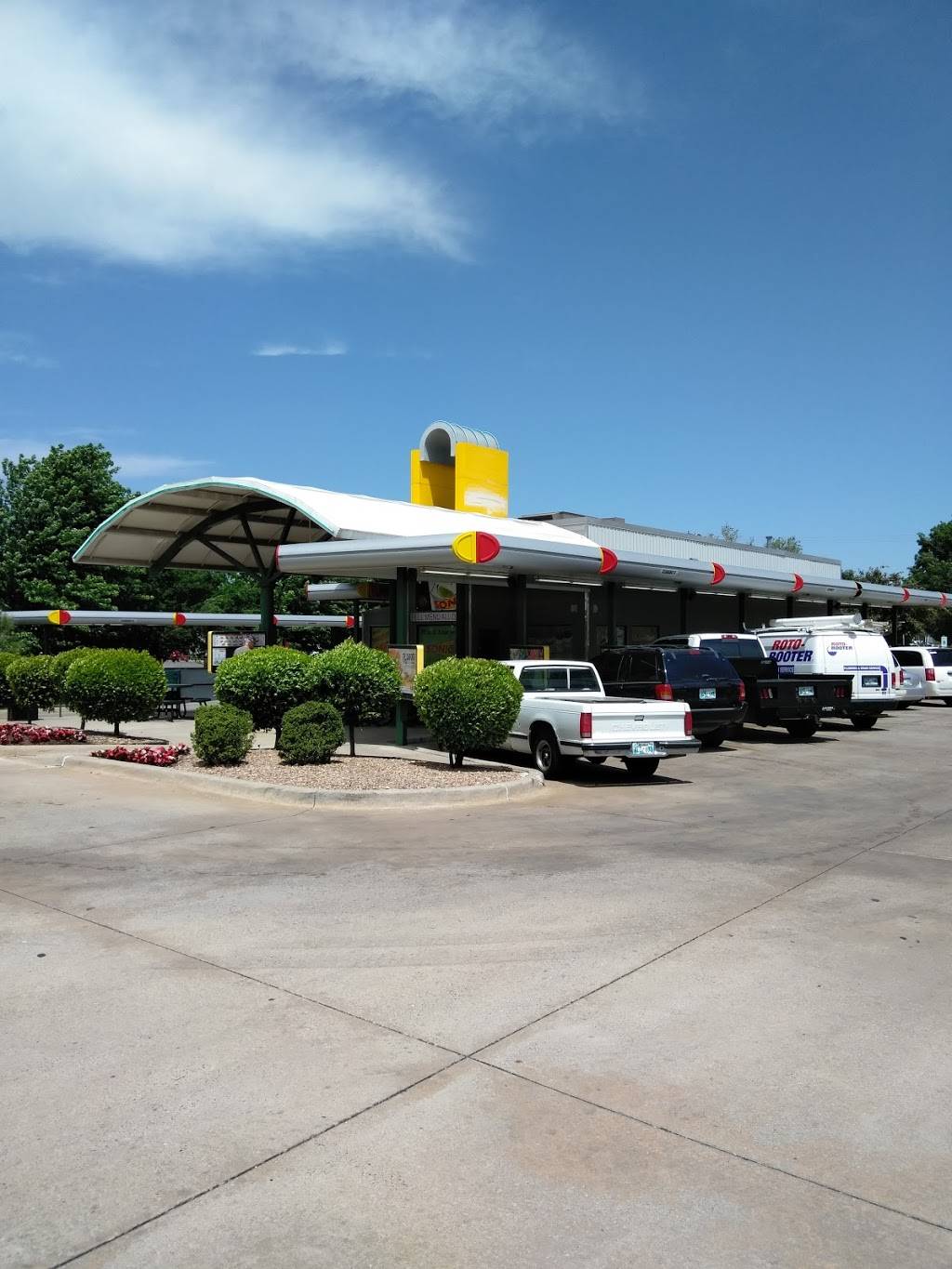 Sonic Drive-In | 2800 S May Ave, Oklahoma City, OK 73108 | Phone: (405) 634-0121