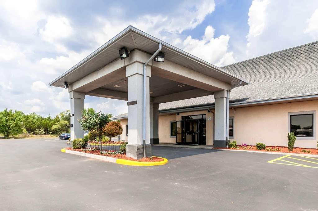 Econo Lodge Inn & Suites | 91 Reliance Rd, Middletown, VA 22645, USA | Phone: (540) 868-1800