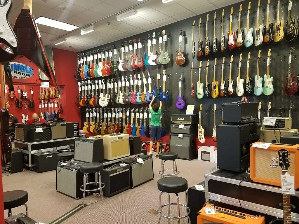 Guitar Center | 143 Skokie Valley Rd, Highland Park, IL 60035 | Phone: (847) 579-1830