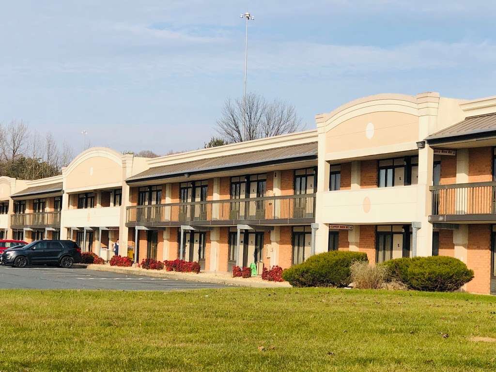 Days Inn by Wyndham Perryville - 61 Heather Ln, Perryville, MD 21903 ...