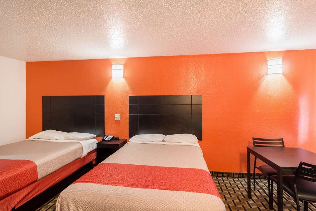 Motel 6 Houston - Brookhollow | 5555 W 34th St, Houston, TX 77092, USA | Phone: (713) 682-8588