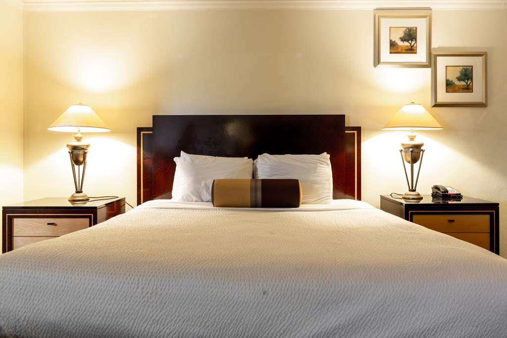 Bedford Plaza Hotel - Boston | 340 Great Rd, Bedford, MA 01730, USA | Phone: (781) 275-6700