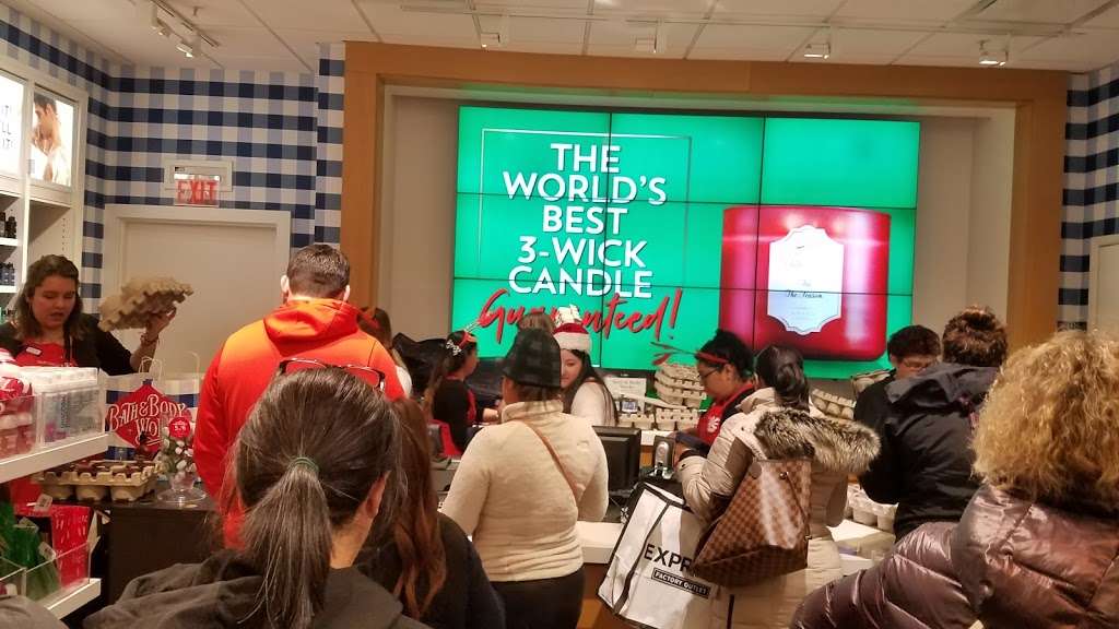 Bath & Body Works | 4190 N Harlem Ave, Norridge, IL 60706, USA | Phone: (708) 452-5273 Bath & Body Works | 4190 N Harlem Ave, Norridge, IL 60706, USA | Phone: (708) 452-5273