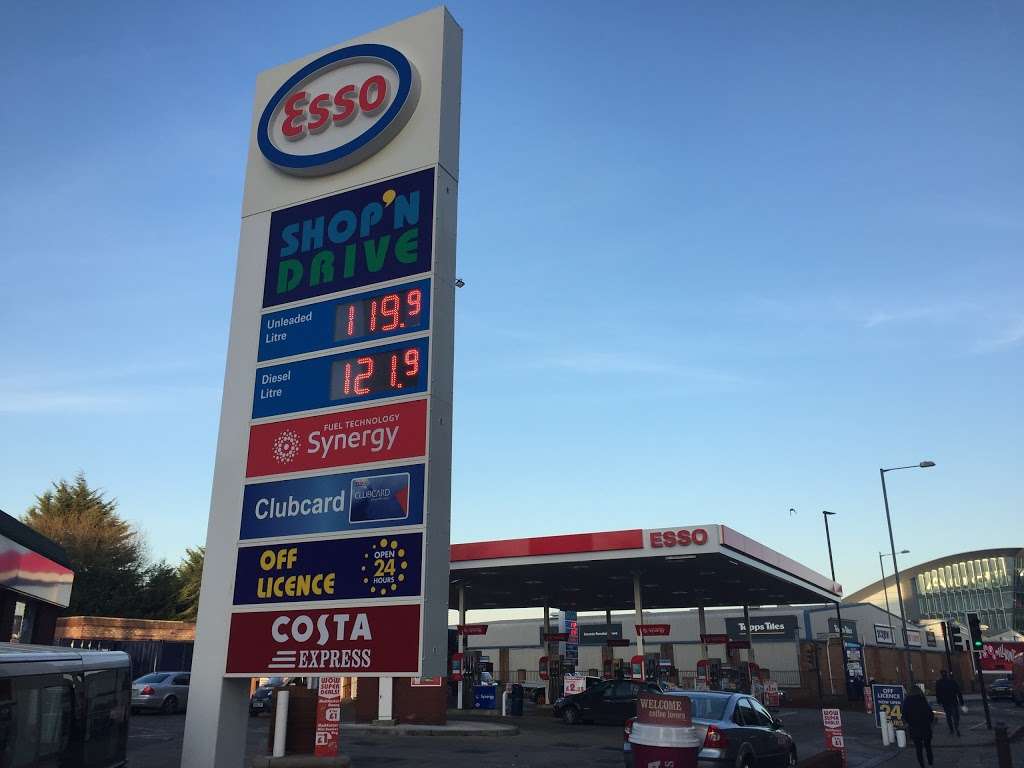 Esso | GREAT WEST ROAD, Brentford, . TW8 9AD, UK