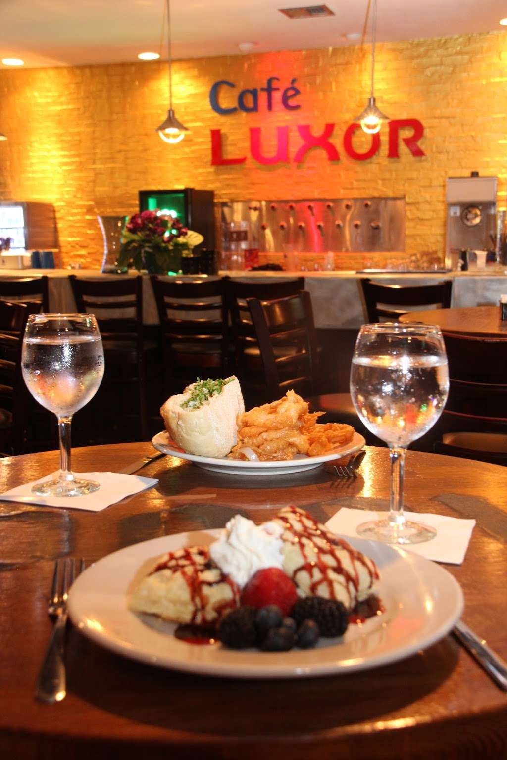 Cafe Luxor | 3730 Washington Ave, Houston, TX 77007, USA | Phone: (713) 864-0000