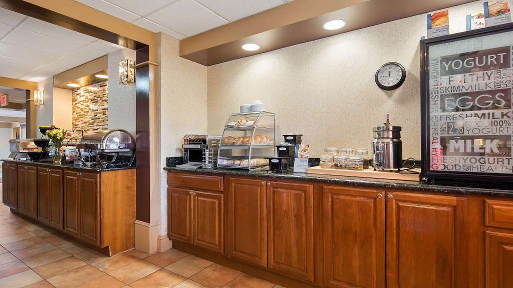 Best Western Plus The Inn at Sharon/Foxboro | 395 Old Post Rd, Sharon, MA 02067, USA | Phone: (781) 784-1000
