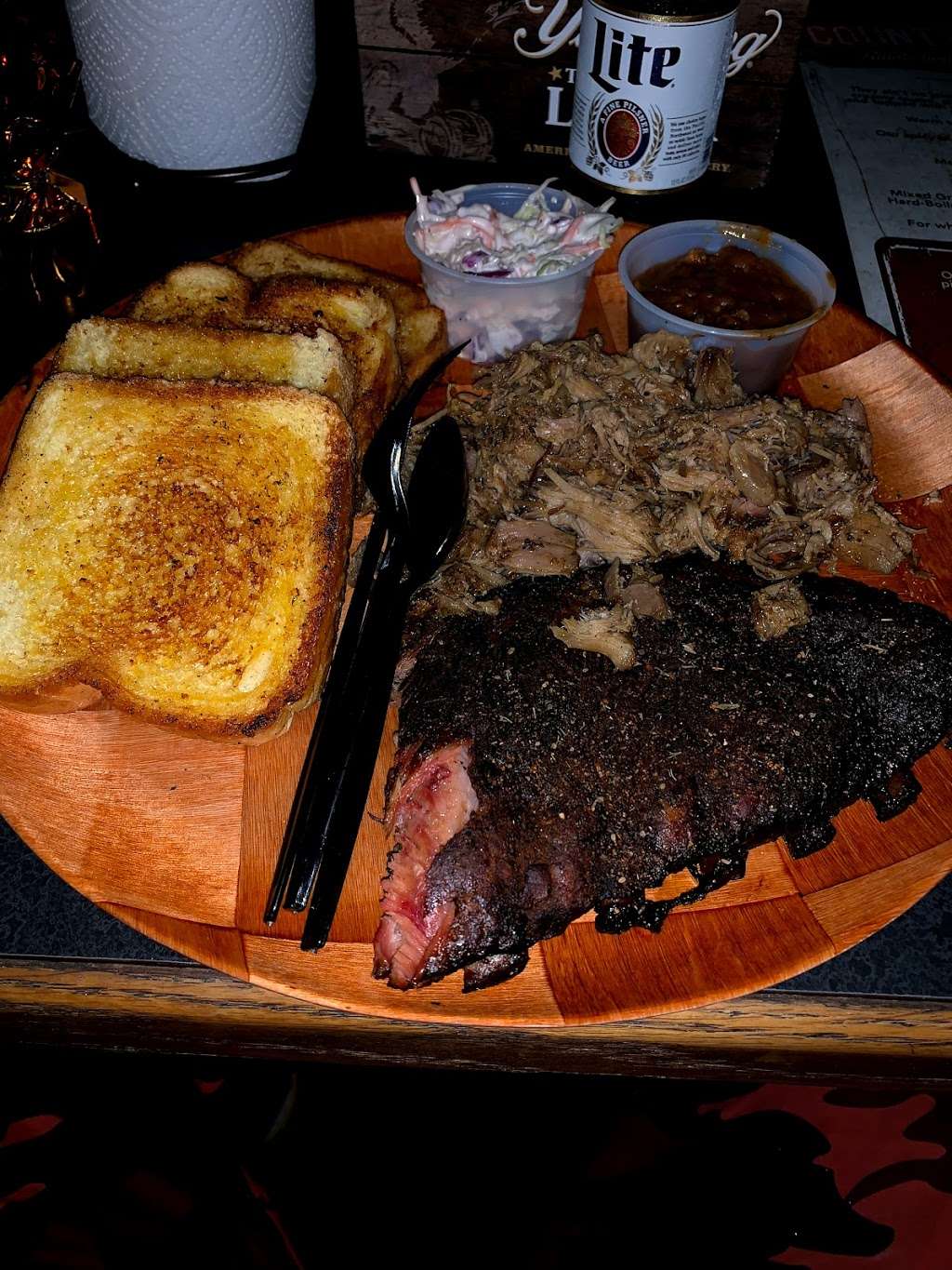 County Line Smokehouse & Spirits | 17474 S Co Rd 25, Weirsdale, FL 32195, USA | Phone: (352) 753-1104