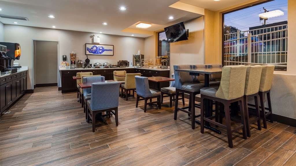 Best Western Far Rockaway Inn | 10-25 Beach 21st St, Far Rockaway, NY 11691 | Phone: (718) 925-4285