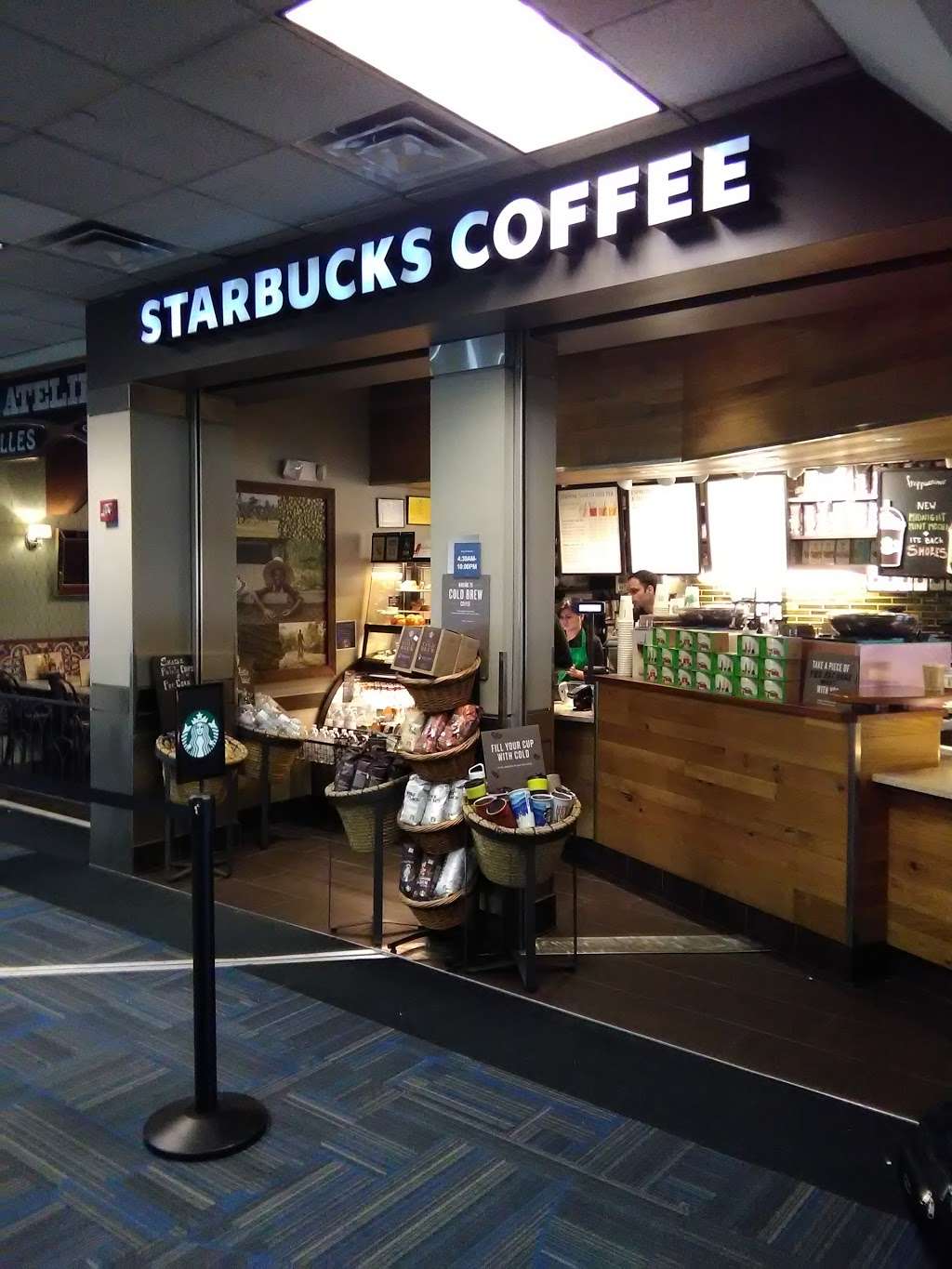 Starbucks | 44825 Delta Rd, Chantilly, VA 20151, USA | Phone: (703) 572-2686