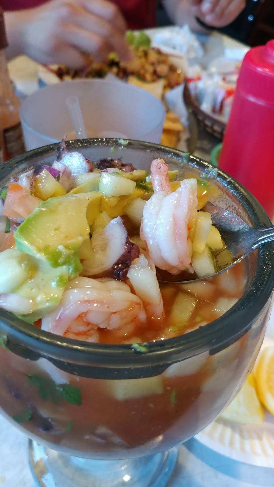 Mariscos El Puerto Escondido | 7421 Pacific Blvd, Huntington Park, CA 90255, USA | Phone: (323) 581-8948