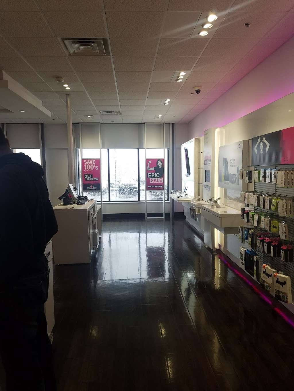 T-Mobile | 7620 Lindbergh Blvd, Philadelphia, PA 19153, USA | Phone: (215) 365-0136