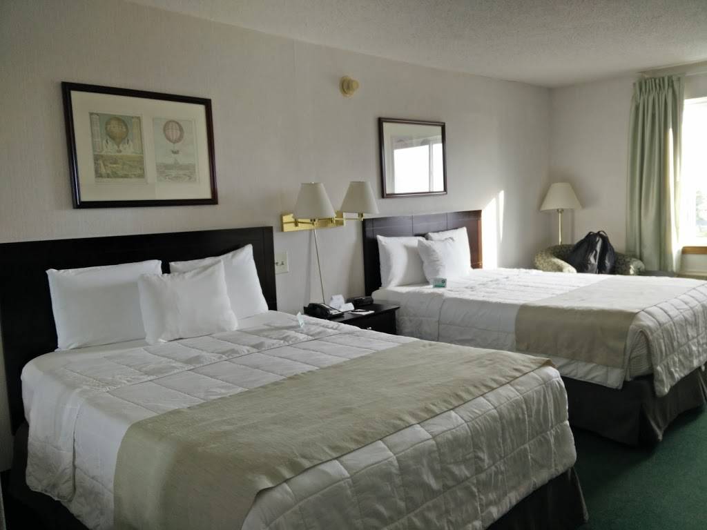 Meadowlands Plaza Hotel | 40 Wood Ave, Secaucus, NJ 07094, USA | Phone: (201) 272-1000