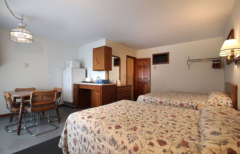 Dolphyn Motel Hampton Beach | 48 Ashworth Ave, Hampton Beach, NH 03842, USA | Phone: (603) 926-2265