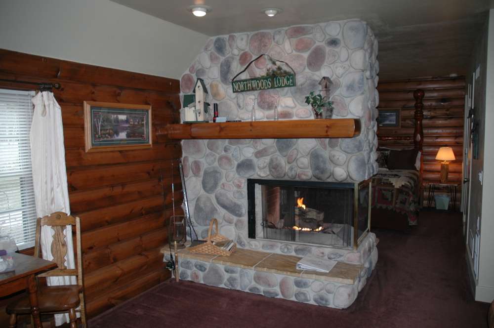 Lazy Cloud Bed and Breakfast | N2025 N Lakeshore Dr, Fontana-On-Geneva Lake, WI 53125 | Phone: (262) 275-3322