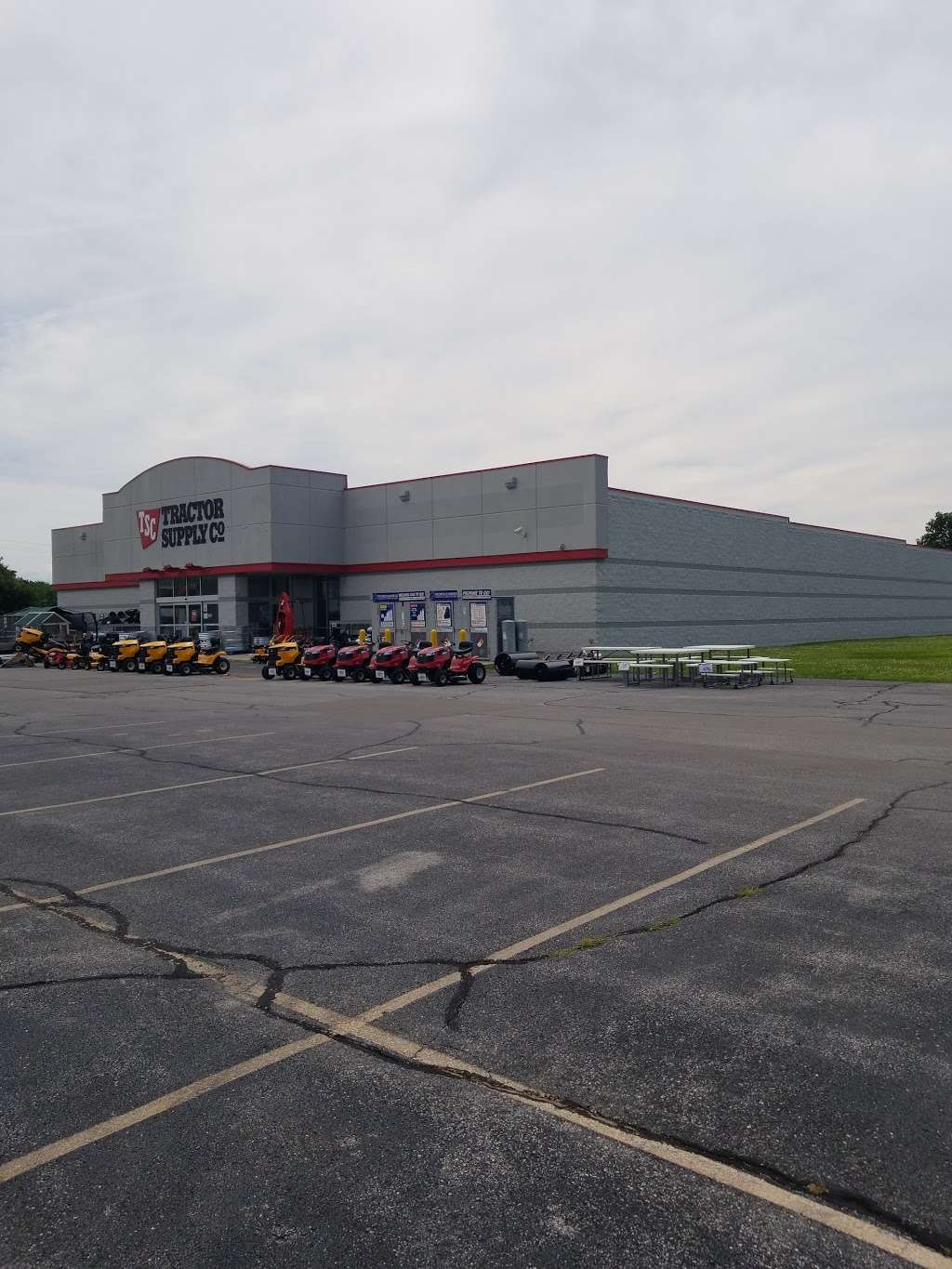 Tractor Supply Co. | 1460 South N U.S. 31, Greenwood, IN 46143, USA | Phone: (317) 882-5800