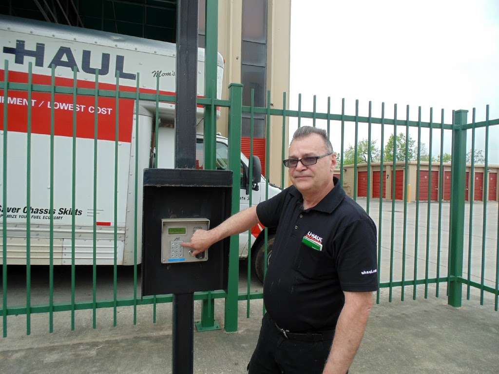 U-Haul Moving & Storage at Greenspoint Mall | 11911 North Fwy, Houston, TX 77060 | Phone: (281) 445-1010