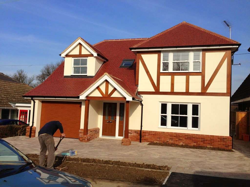 PW Painter & Decorator | 4 Hill Top Rise, Langdon Hills, Basildon SS16 6UP, UK | Phone: 01268 491478