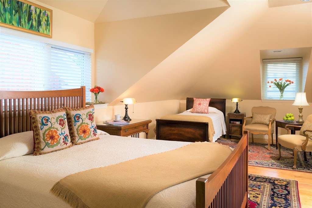 Woodley Park Guest House | 2647 Woodley Rd NW, Washington, DC 20008, USA | Phone: (202) 667-0218