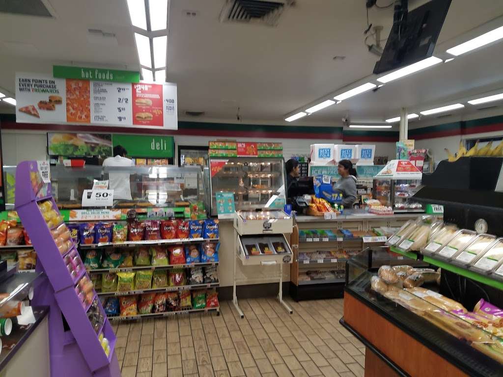 7-Eleven | 565 N Landmeier, Elk Grove Village, IL 60007, USA | Phone: (847) 437-3880