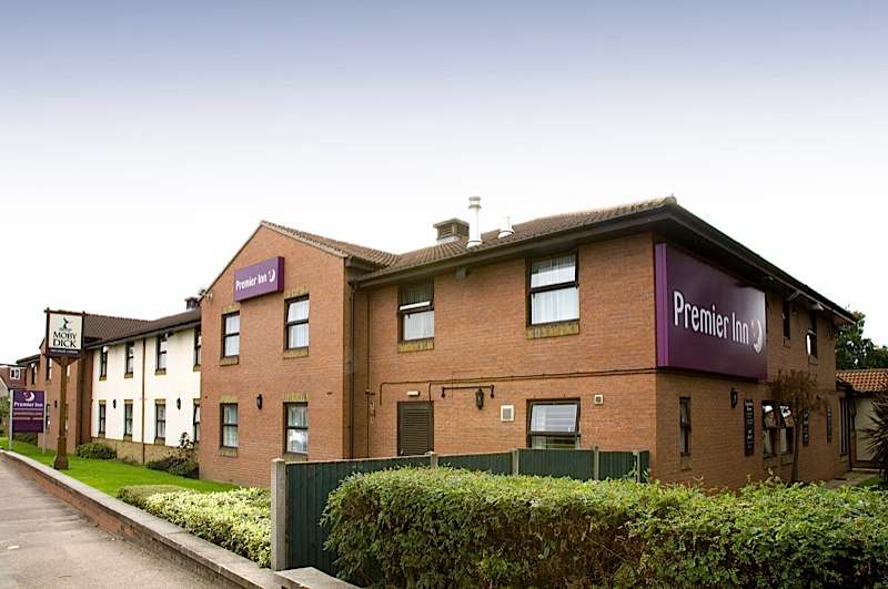 Premier Inn Romford West | Whalebone Ln N, Dagenham, Romford RM6 6QU, UK | Phone: 0871 527 8942