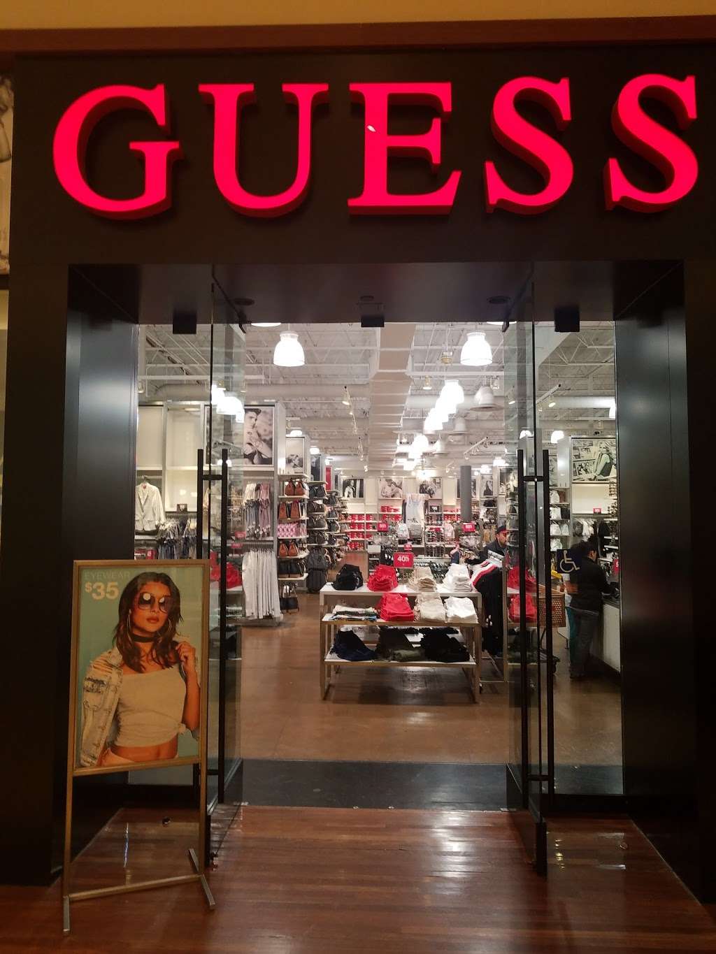 GUESS Factory | 6170 W Grand Ave #733, Gurnee, IL 60031, USA | Phone: (847) 855-1440