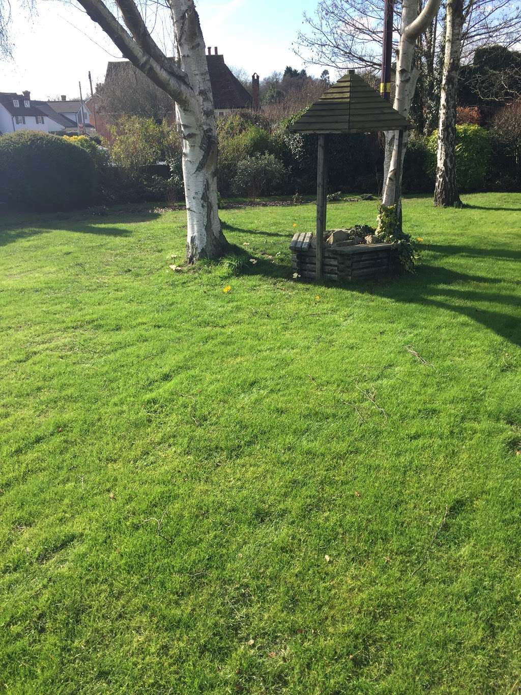 Greensleeves Lawn Care Tunbridge Wells | Roween, Mill Hill, Edenbridge TN8 5DQ, UK | Phone: 01732 490311