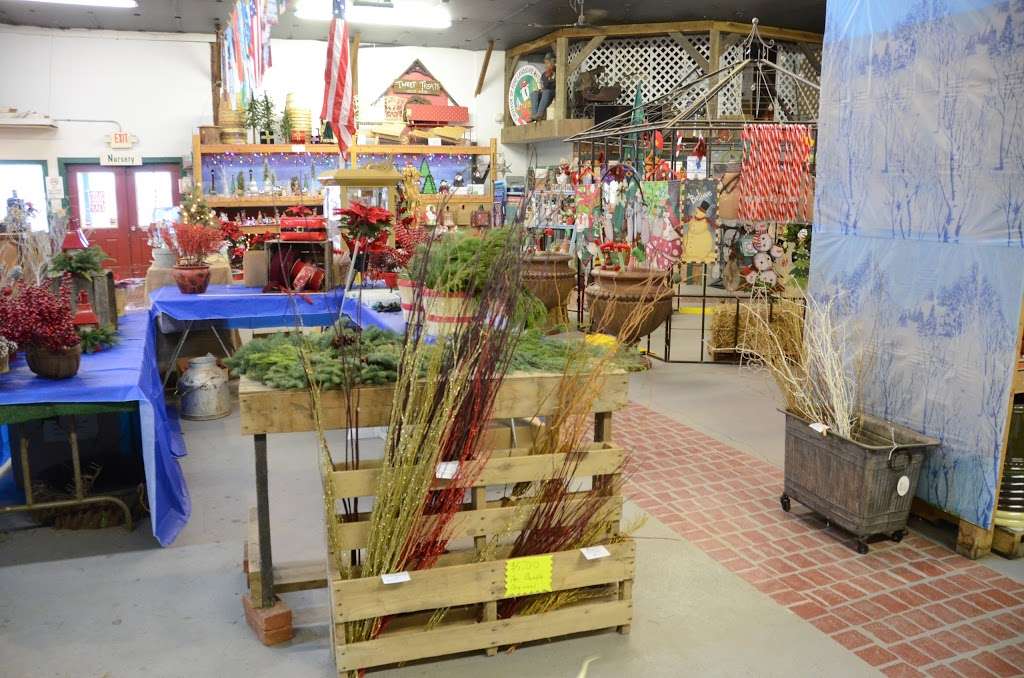 Country Bumpkin Garden Center | 27691 N Gilmer Rd, Mundelein, IL 60060, USA | Phone: (847) 566-2176