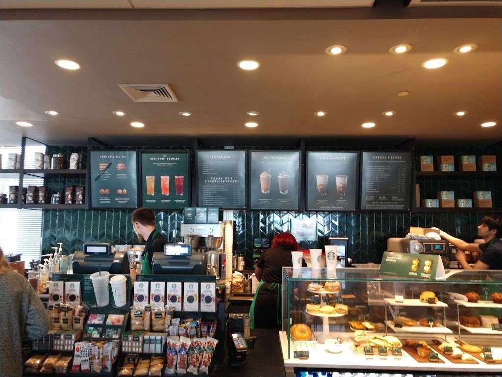 Starbucks | 5300 S Howell Ave, Milwaukee, WI 53207, USA | Phone: (414) 747-5252