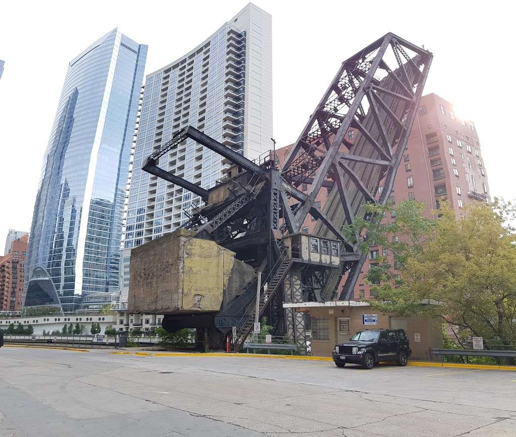 Chicago & Northwestern Railway Bridge | Chicago, IL 60654, USA