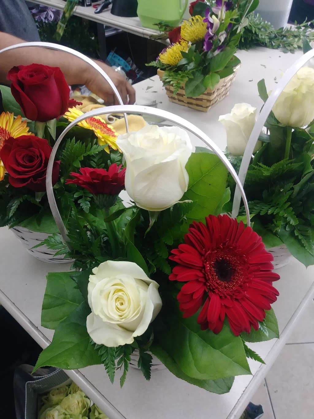 Gomoras Desing Florist | 888 98th Ave, Oakland, CA 94603 | Phone: (510) 302-5989